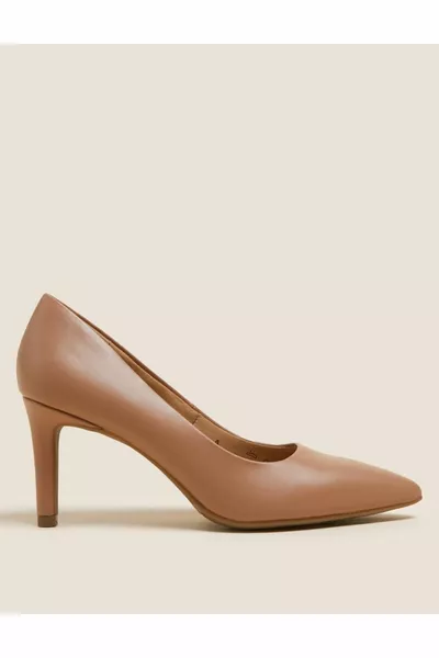 Stiletto mit spitzem Absatz