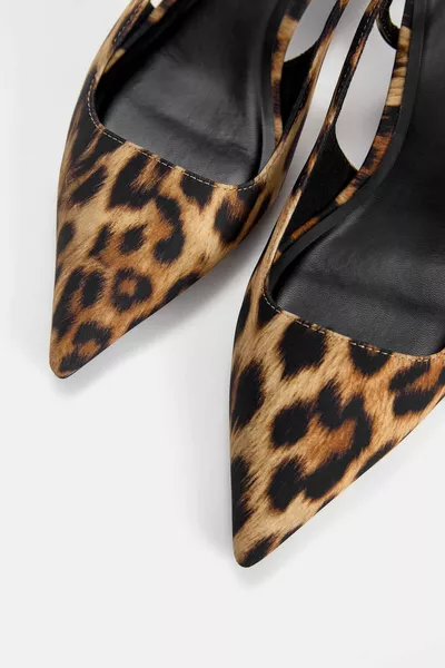 Короткие туфли на остром каблуке с леопардовым принтом