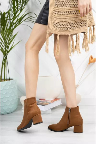 تان المرأة أحذية من جلد الغزال