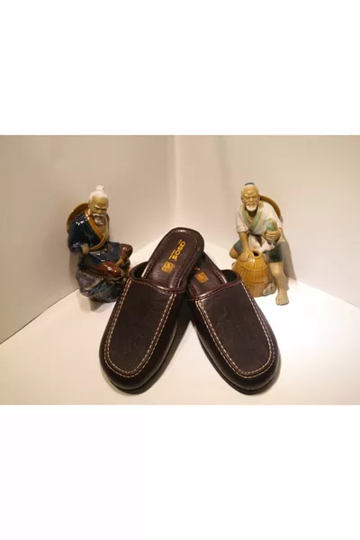 الرجال البني فو جلد البيت النعال