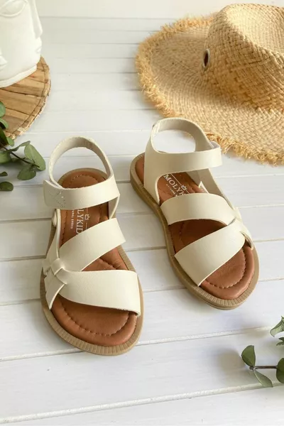 Детски сандали с ортопедични подметки - крем