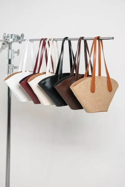 نسائية جلدية نظرة شوبر حقيبة بني