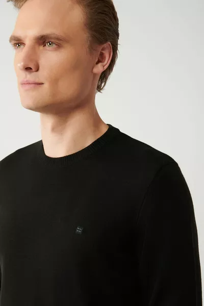 Pull en maille noir pour homme Col rond sans plumes Coupe régulière 