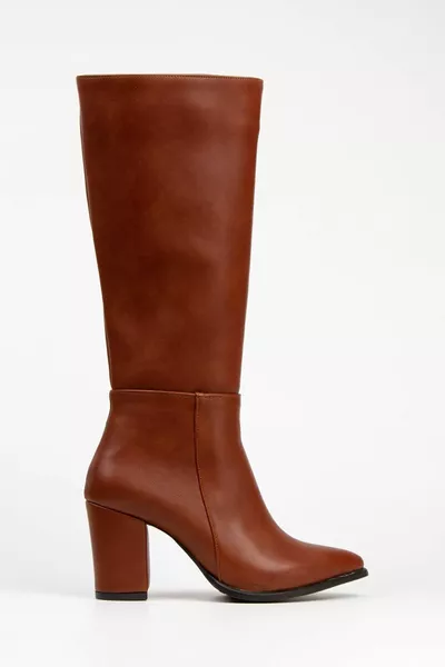 Stivali lunghi da donna con tacchi alti in pelle