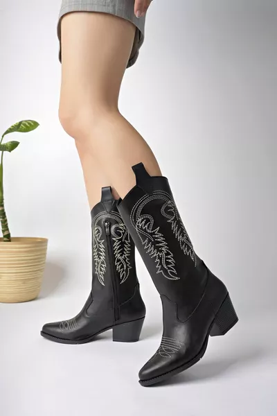 Cuir noir Blanc brodé Bottes de cowboy femme nouvelle saison