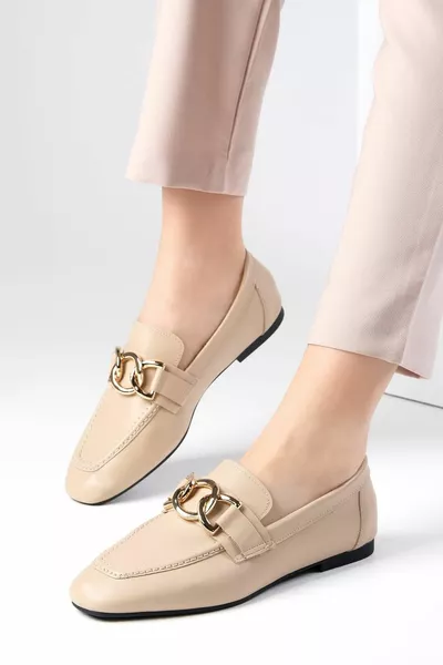 داكوتا جلد طبيعي عارية حادة اصبع القدم المرأة أحذية المتسكع مع سلسلة الملحقات