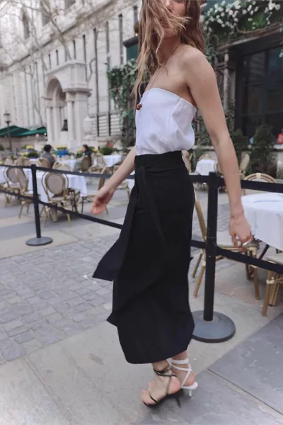 تنورة سوداء نولي كتان ملفوف