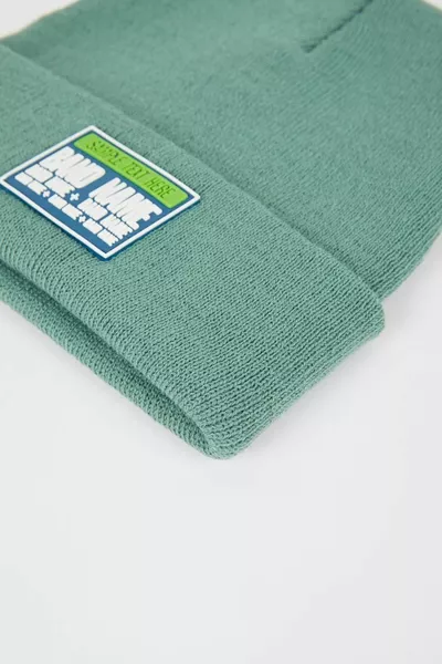 قبعة صغيرة تريكو للأولاد مع ملصق منسوج wn