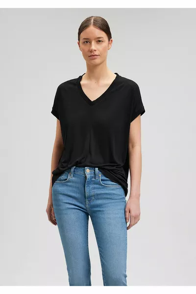 تي شيرت فيسكوز بيسك برقبة على شكل V أسود بقصة عادية / قصة عادية 