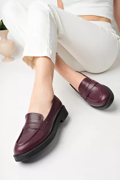 جلد طبيعي بورجوندي أحذية نسائية المتسكع