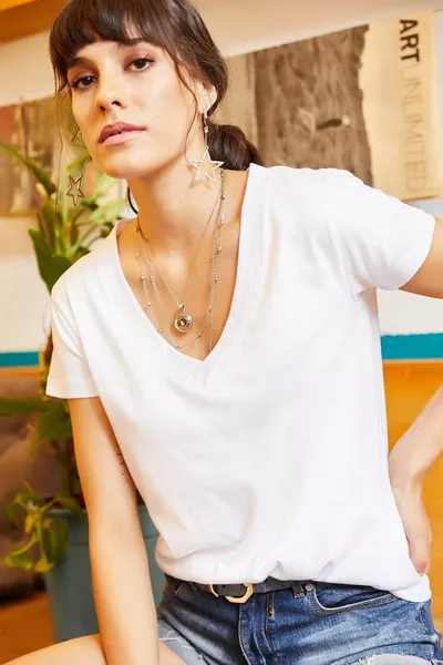 Weißes Damen-T-Shirt aus Baumwolle mit V-Ausschnitt 