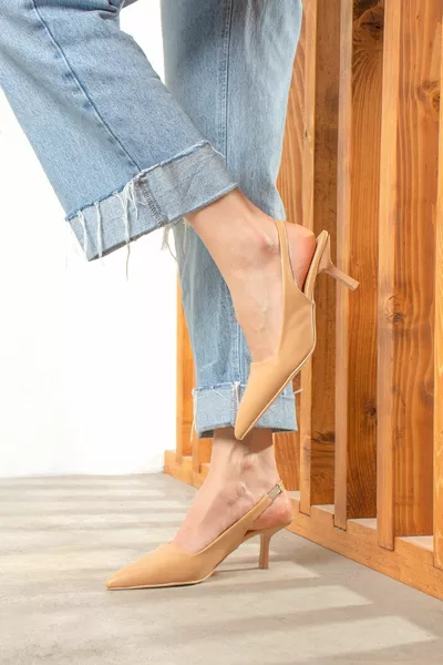 عارضة المرأة عارية وأشار اصبع القدم شقة نمط مفتوح الظهر الكعب زارا نموذج مساء اللباس أحذية A