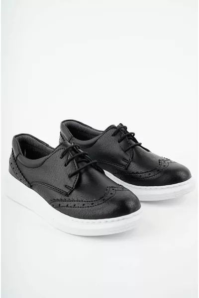 Herrenschuhe mit Schnürung aus schwarzer Haut