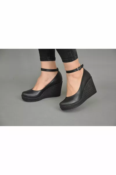 Подплатени обувки с черна кожа с подметка