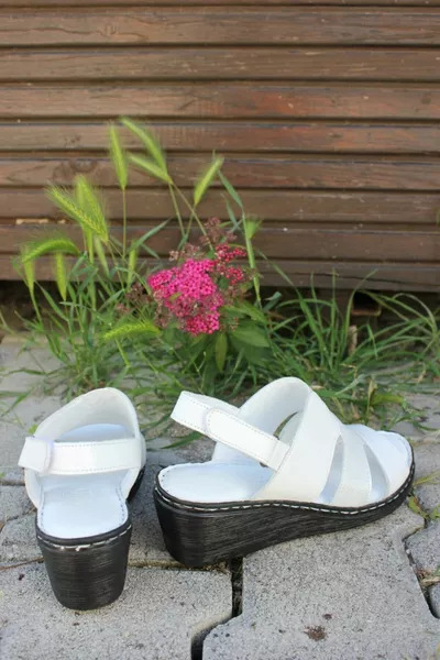 Sandali ortopedici in vera pelle con suola imbottita da donna