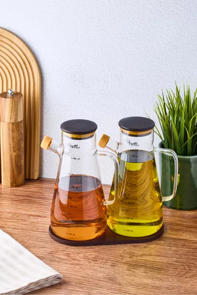 وعاء زيت وخل زجاجي مع غطاء من خشب الأكاسيا وحامل، طراز Gael Wood، سعة 2 قطعة