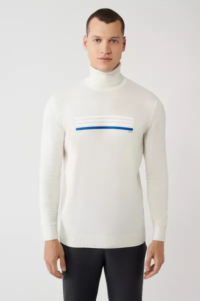 كنزة تريكو قطنية رجالية بلون العاج وياقة عالية 