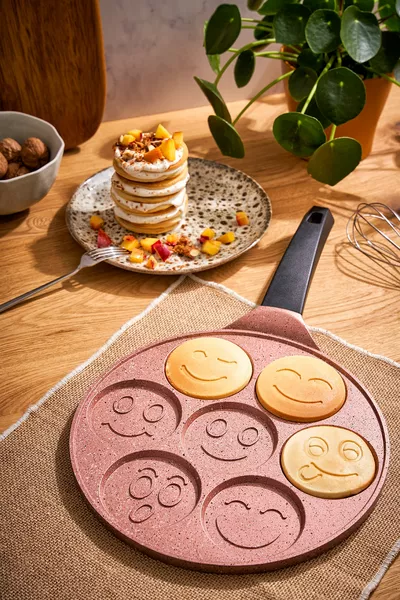 مقلاة بان كيك سمايل روز سم