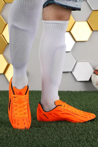 لاتموس إتش إم أستروتيرف حذاء كرة قدم رجالي برتقالي
