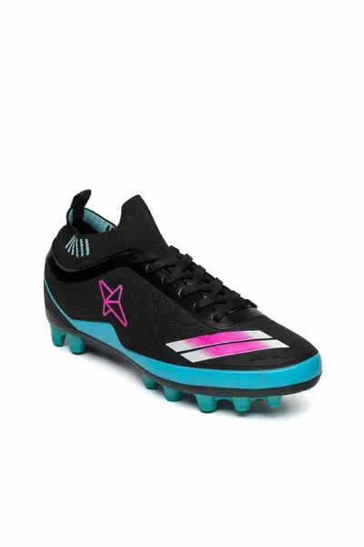 أحذية كرة القدم للأولاد مع الجوارب