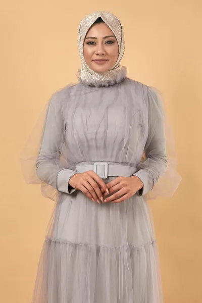 Вечерна рокля от тюл с колан сива 