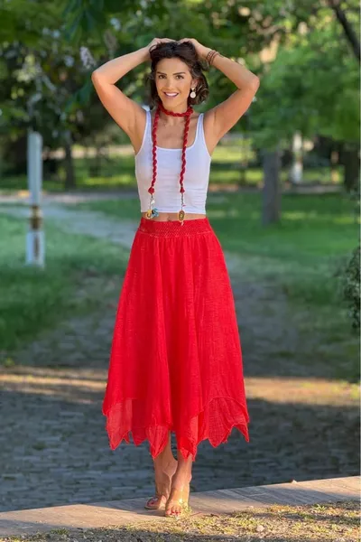 Червена асиметрична пола с памучна подплата
