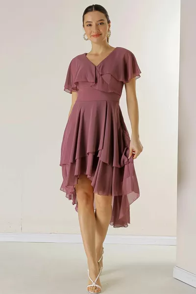 Kurzes langes gefüttertes, gefüttertes Hüllkleid aus mehrlagigem Chiffon vorne hinten