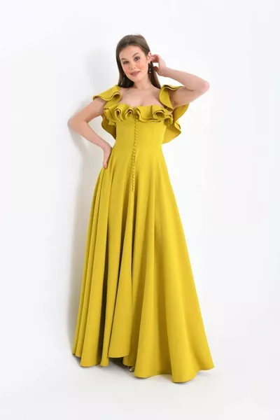 فستان سهرة بفتحة وأزرار وكشكش