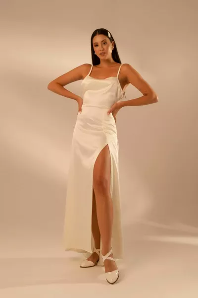 Rosabel Degaje яка почти бяла сатенена рокля