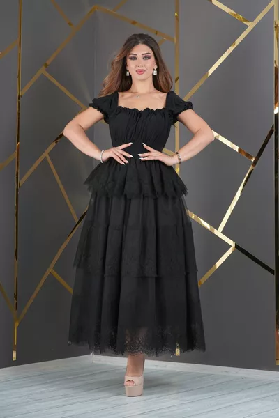 Notre coupon Robe de soirée décolletée à manches courtes Sendy garnie de dentelle