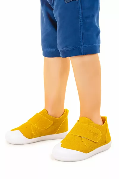 روزي الخطوة الأولى الفيلكرو الطفل بوي أحذية عارضة