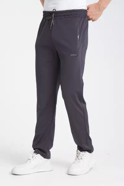 بنطال رياضي رجالي بحجم مريح وتفاصيل جيب باللون الدخان من قماش الغواص