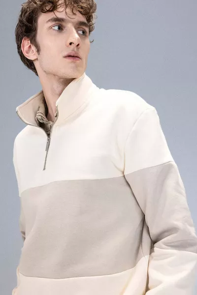 سويت شيرت سميك مريح بخطوط، ياقة واقفة، بسحّاب، قصّة عادية كومفورت AU