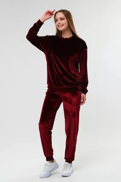 Бордовый костюм из бархата с велосипедной горловиной и резинкой на манжетах