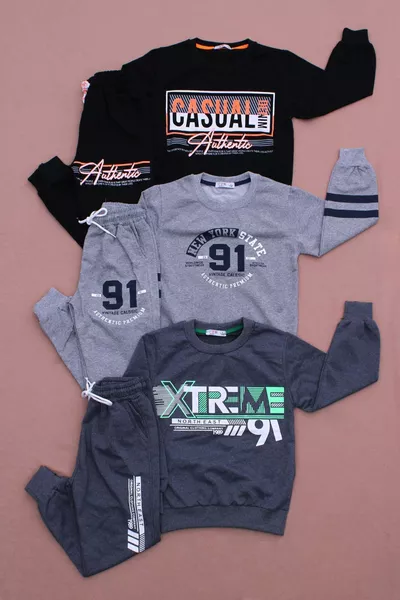 طقم رياضي للأطفال من ٣ قطع بكاجوال دينم-نيويورك -إكيس نورث إيست بنقشة، ياقة دائرية، بألوان أسود-رمادي-فحم