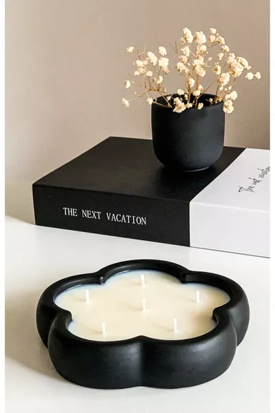 Candela con piatto a fiore nero - Candela in cera di soia