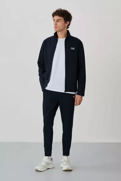 كارلوس لاسيفيرت طقم رجالي رياضي بقصة عادية - 