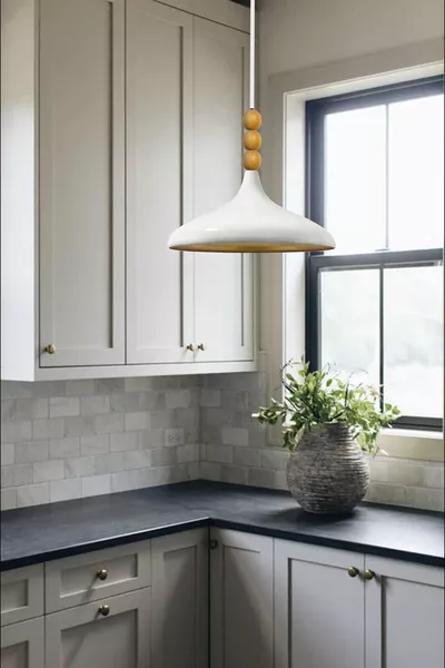 Lampadario a Sospensione Singolo con Perline in Legno Bianco Champion per Soggiorno, Cucina, Boutique, Illuminazione