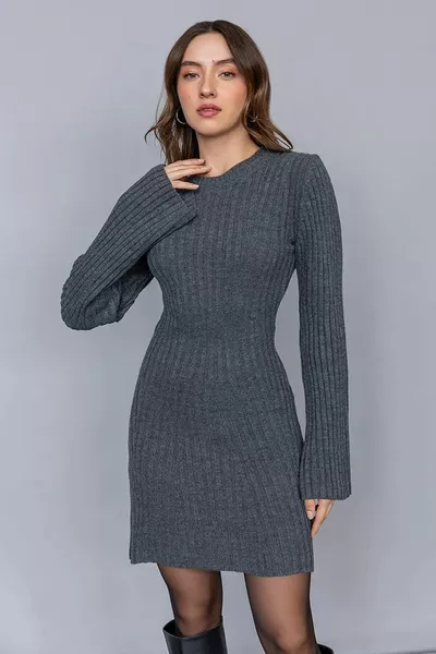 РАЗМЕР  МОДА Дамска антрацитна деколте с кръгло деколте, разклещена мини оребрена зимна плетена рокля 