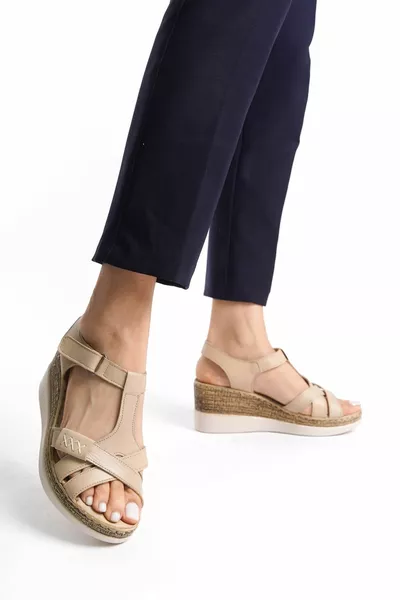 جلد طبيعي بيج تشريحي وحيد مريح المرأة الصنادل 