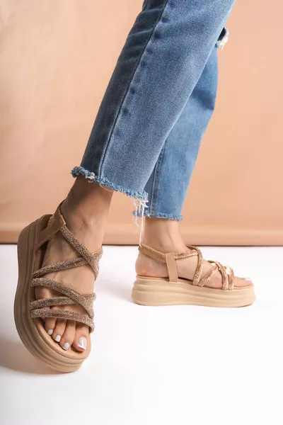 صنادل ليندا بنعل عالي نسائي بأحجار لامعة