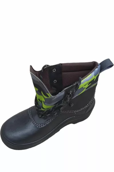 قارب صياد بدون حديد