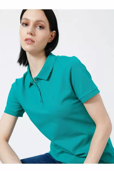 Женская зелёная футболка с поло воротником Базовая DEEP