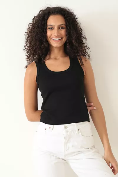 أميدا حمالة صدر نسائية قصيرة سادة بسُمك كبير وظهور محببة باللون الأسود - 