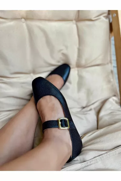 Binnen en buiten Echt lederen floter band vierkante neus gouden gesp gedetailleerde dames ballerina's