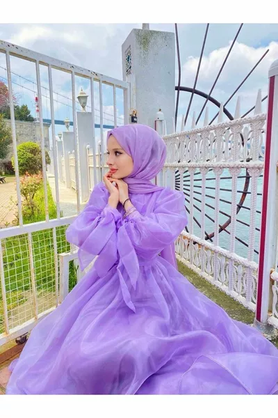 Abito da sera in organza con cintura