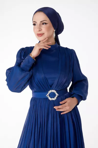 Marineblaues plissiertes Abendkleid für Damen mit geradem Richterausschnitt - 