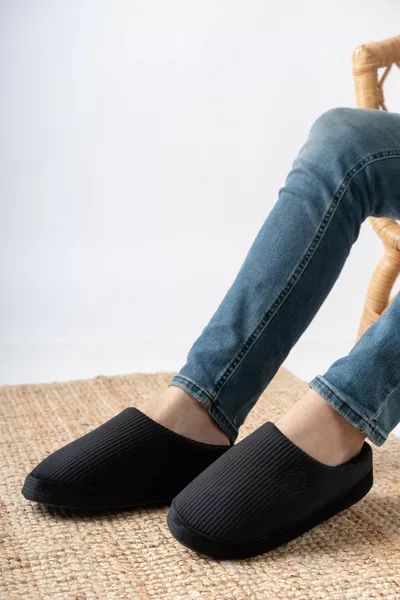 Зимни унисекс бродирани кадифени пантофи