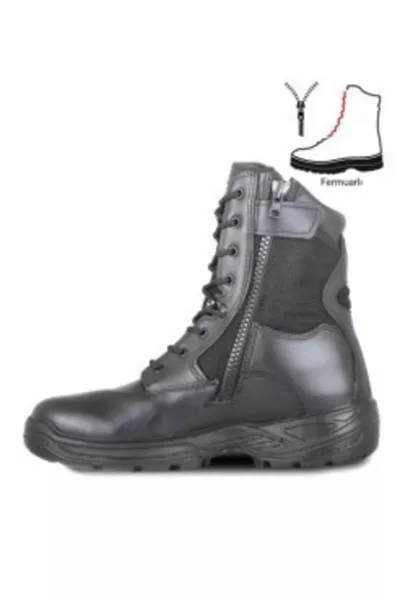 أحذية عسكرية سوداء