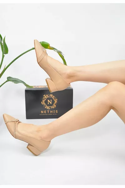 نسائي كعب قصير مدبب مع أنابيب حجرية بكعب كبير الحجم